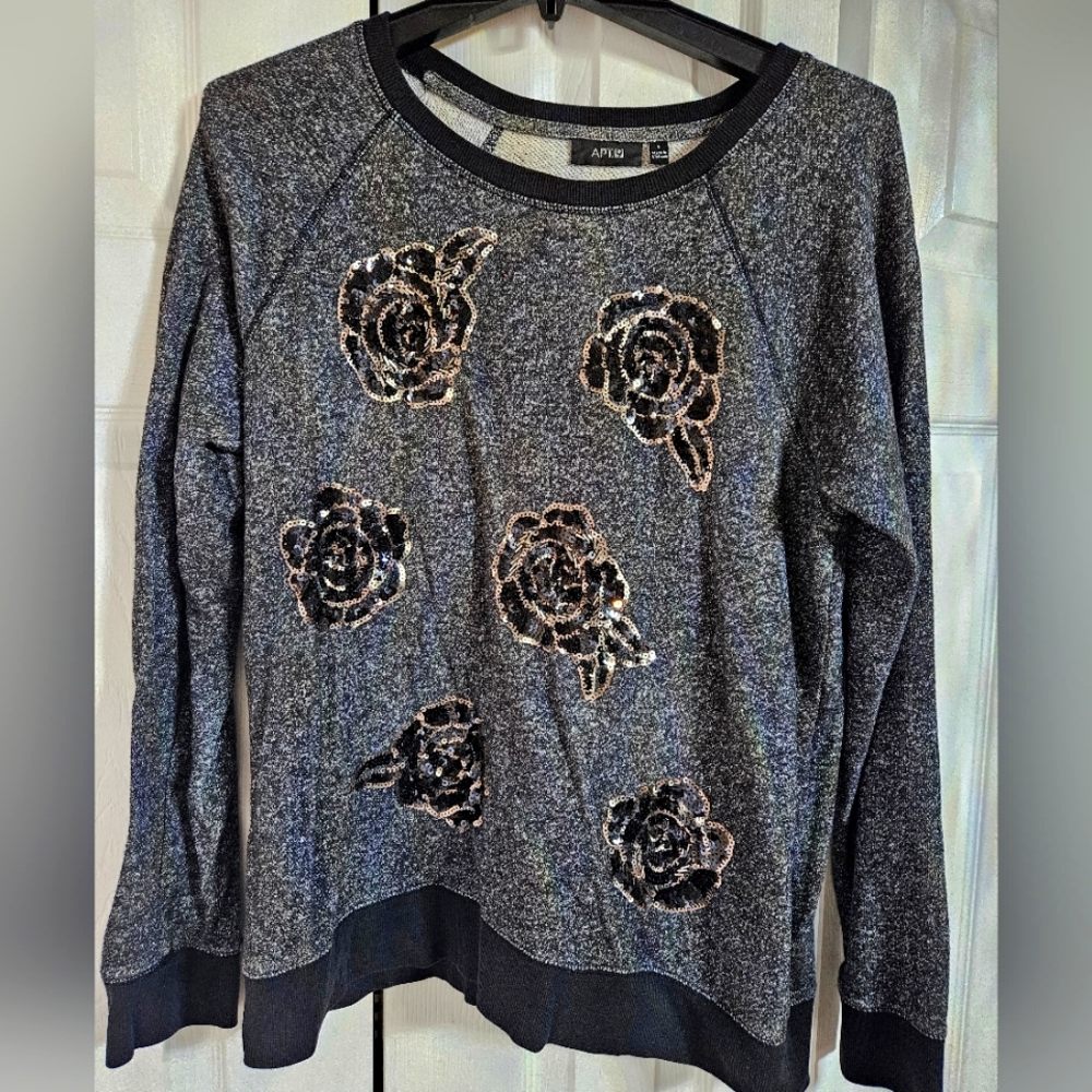 Flower sweater with sequin flowers